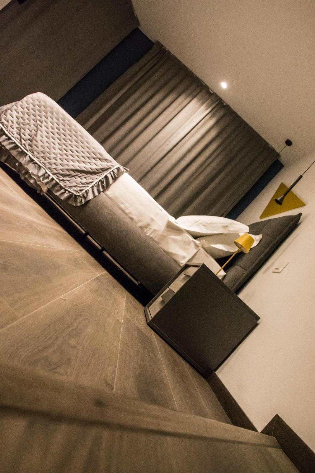 Ninary Apartments A Due Passi Dal Centro Storico ألبا المظهر الخارجي الصورة